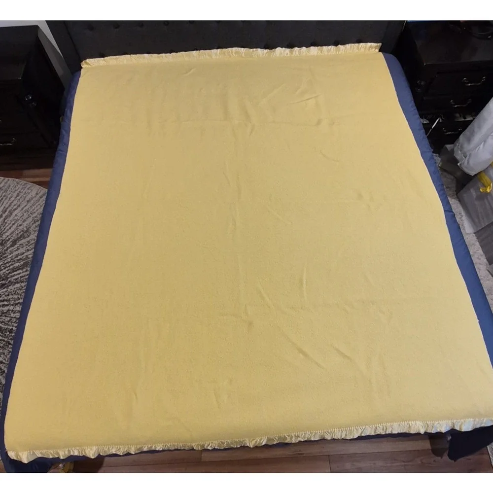 Vintage Acrylic Thermal Blanket Satin Trim Bright Yellow Plush 70x83 Twin